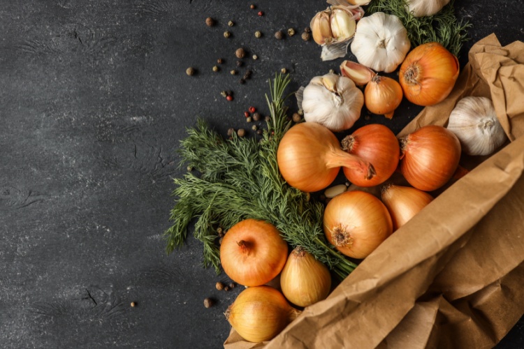 Vazgeçilmezlerden: Soğan ve Sarımsak